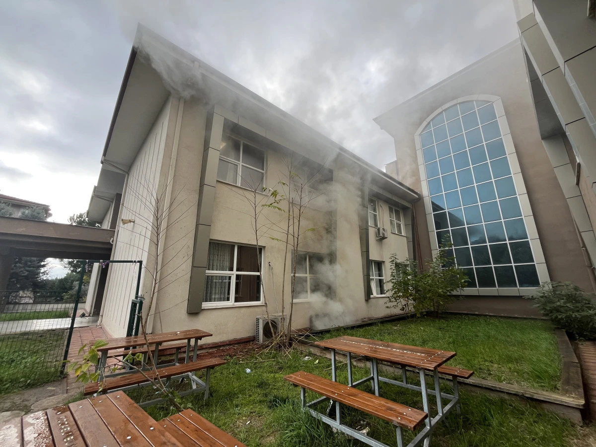 İLKOKULDAKİ YANGIN KORKUTTU