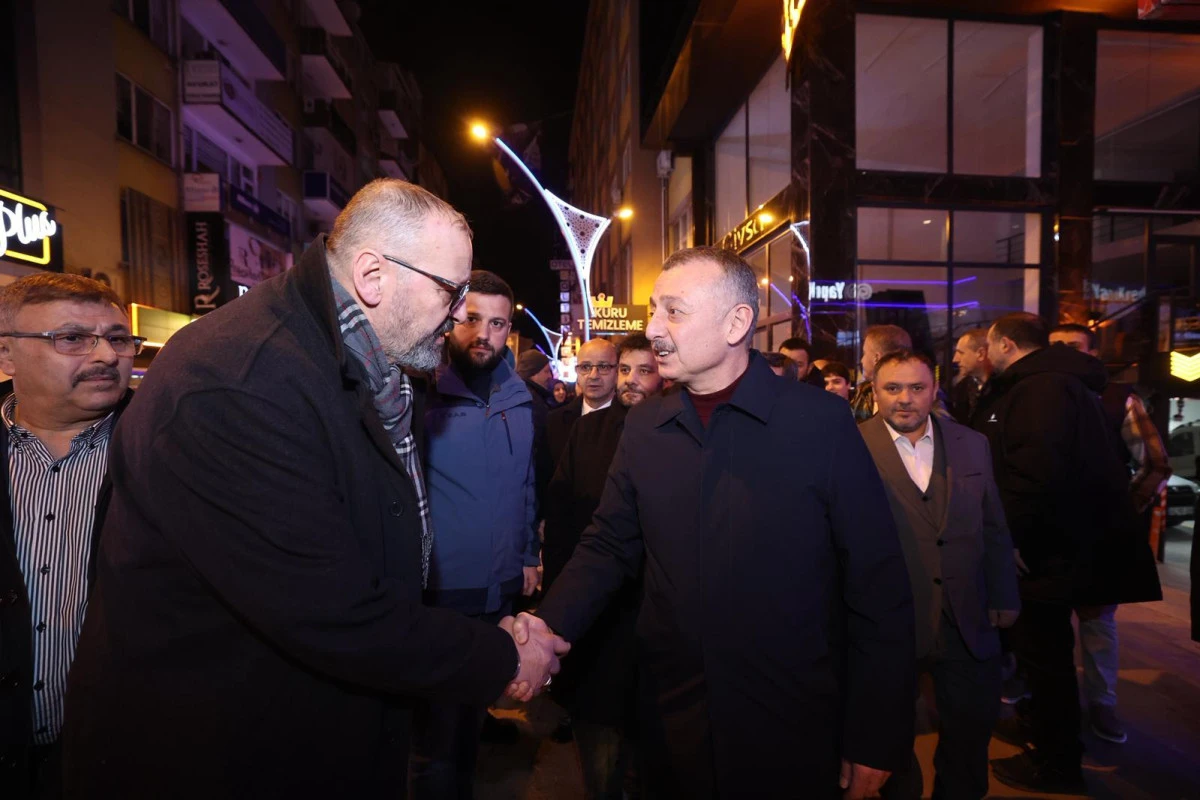 İZMİTLİ ESNAFLAR, BAŞKAN B&Uuml;Y&Uuml;KAKIN&rsquo;I İFTARDA AĞIRLADI