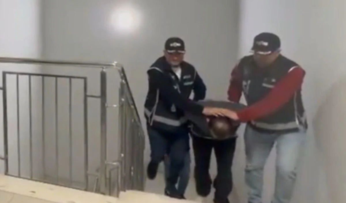 KAFEYİ ALEVE VERMİŞLERDİ: KUNDAK&Ccedil;ILAR YAKALANDI