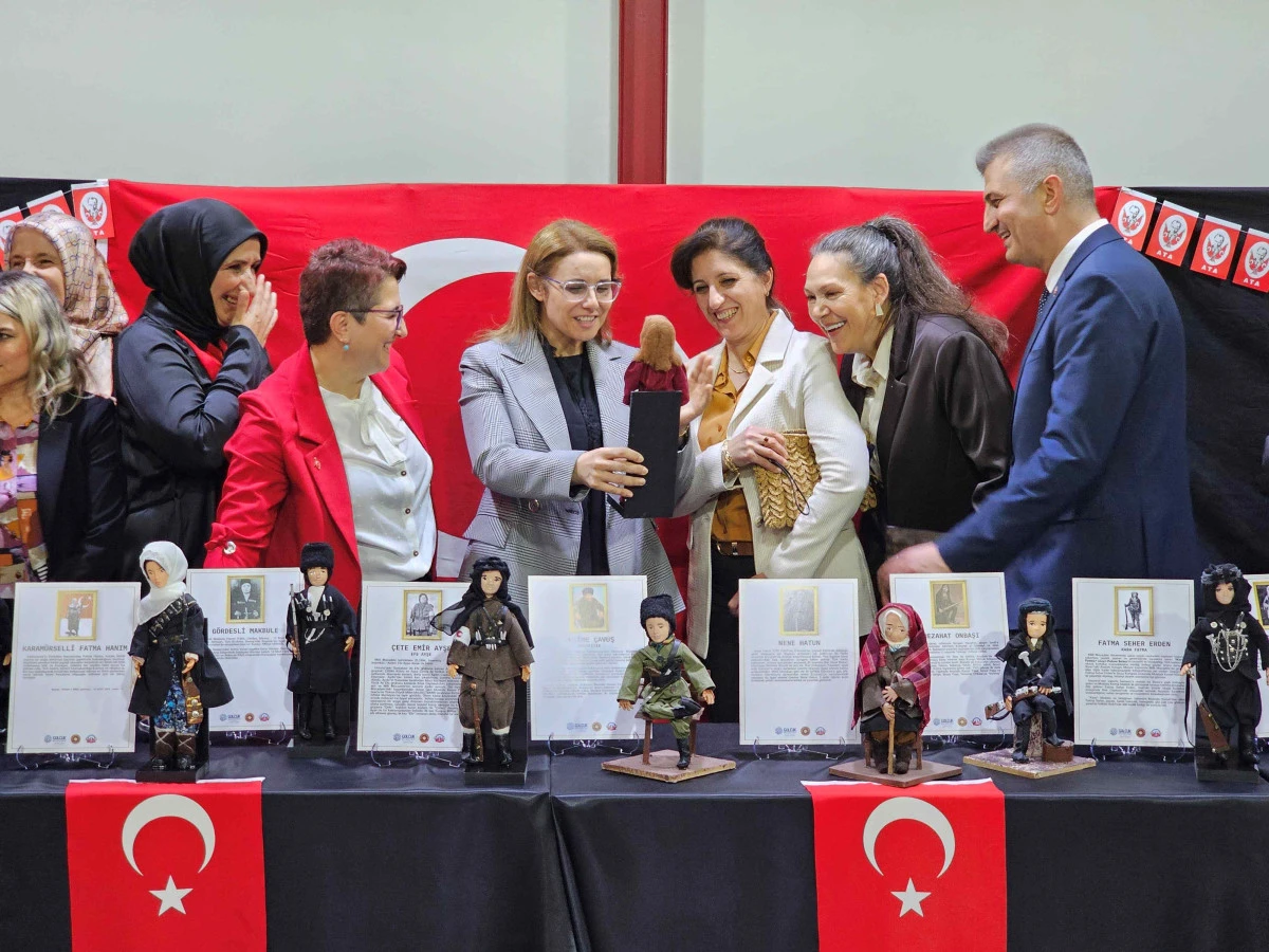 KAHRAMAN TÜRK KADINLARI GÖLCÜK’TE SANATLA BULUŞTU