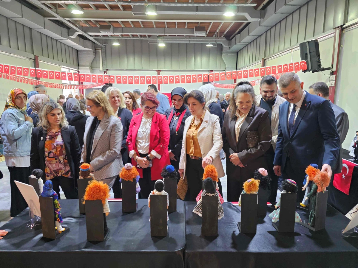 KAHRAMAN TÜRK KADINLARI GÖLCÜK’TE SANATLA BULUŞTU