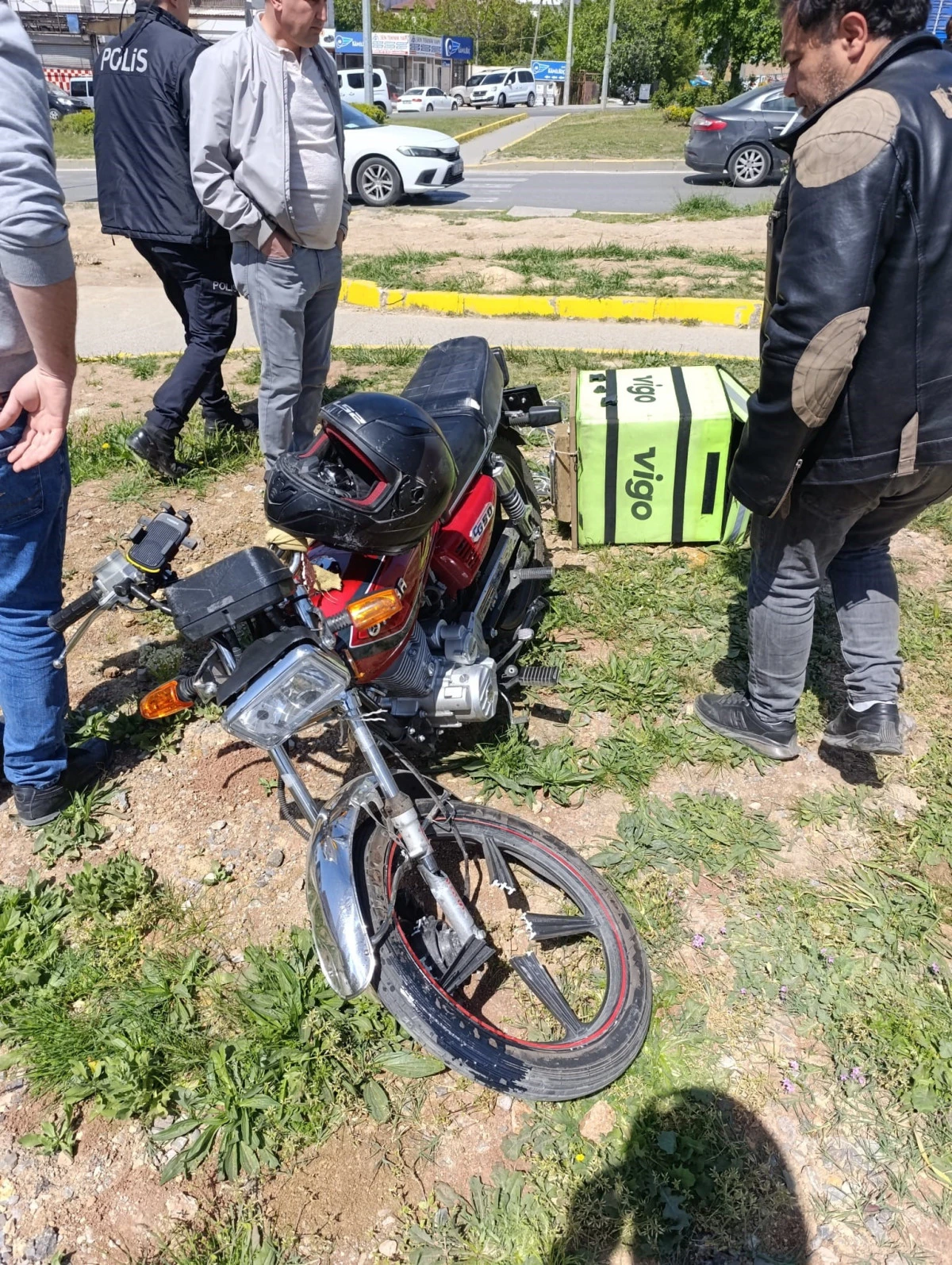 KAMYON İLE ÇARPIŞAN MOTOSİKLETİN SÜRÜCÜSÜ YARALANDI