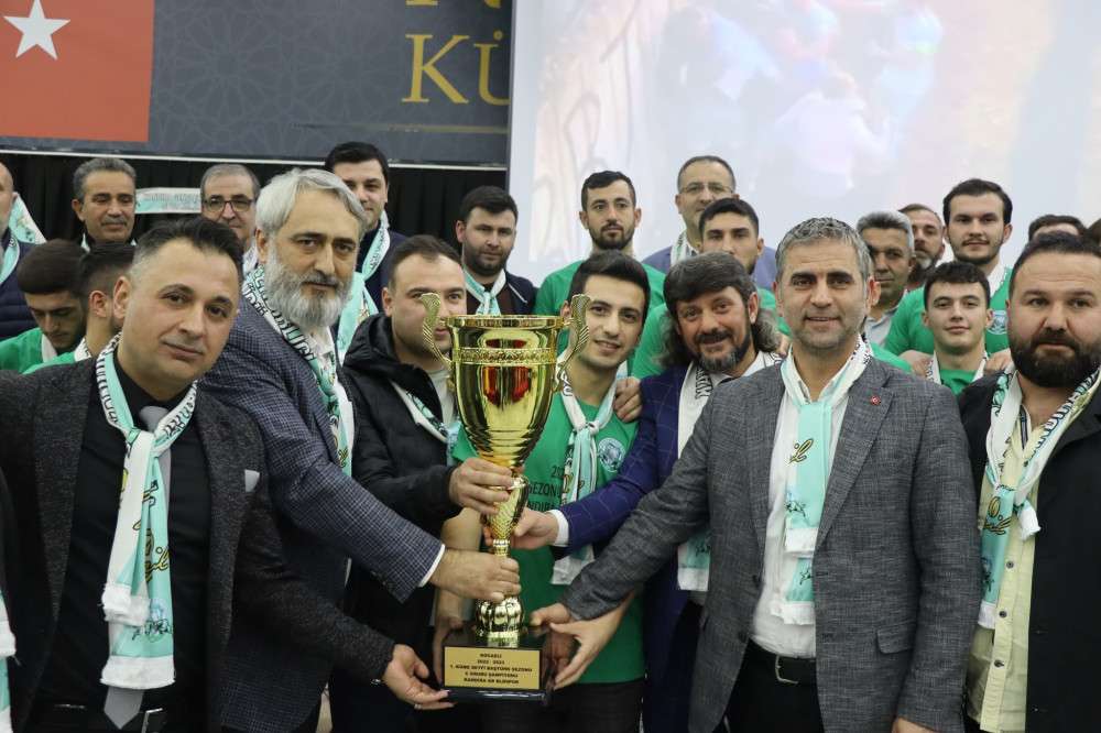 KANDIRA GENÇLERBİRLİĞİ SPOR''A KLARNETLİ KUTLAMA 