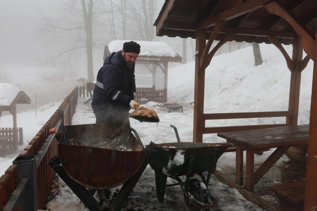 KARTEPE MESİRE ALANI&rsquo;NDA EKİPLER GECE G&Uuml;ND&Uuml;Z SAHADA