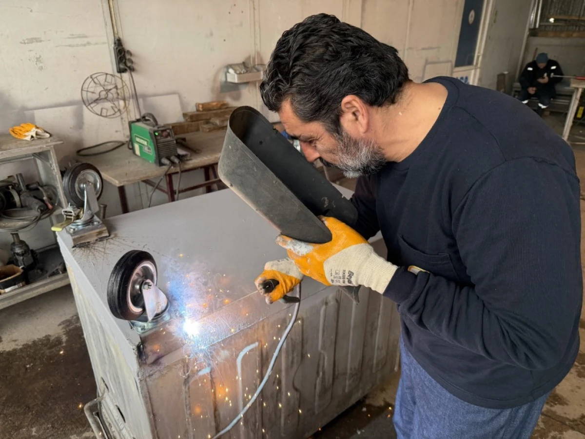 KARTEPE&rsquo;DE &Ccedil;&Ouml;P KONTEYNERLERİNE YENİ G&Ouml;R&Uuml;N&Uuml;M