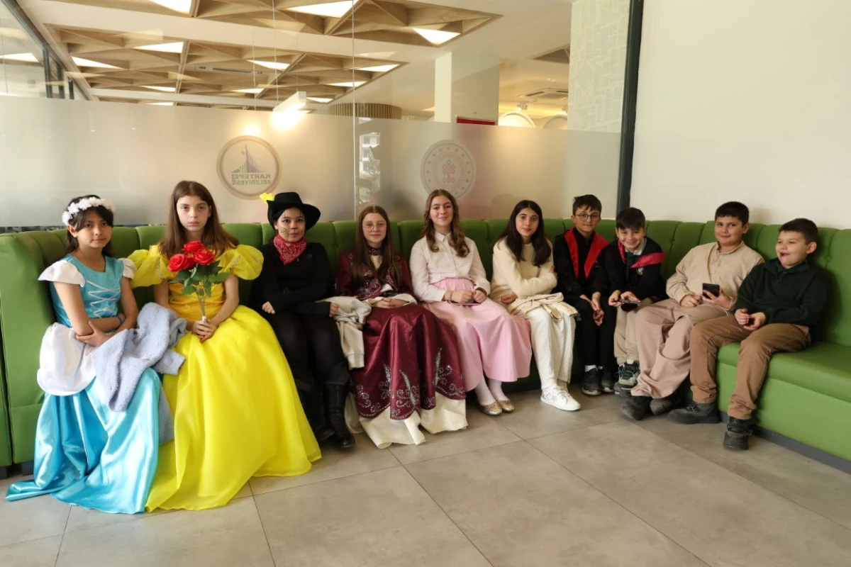 KARTEPE&rsquo;DE MASAL KAHRAMANLARI K&Uuml;T&Uuml;PHANEDE BULUŞTU