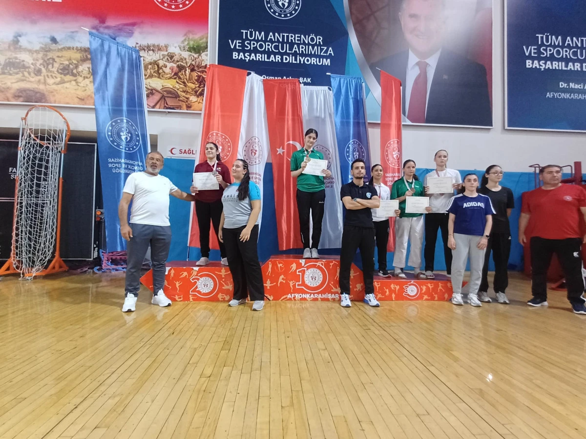 Kartepe&rsquo;nin gen&ccedil; karatecilerinden T&uuml;rkiye derecesi