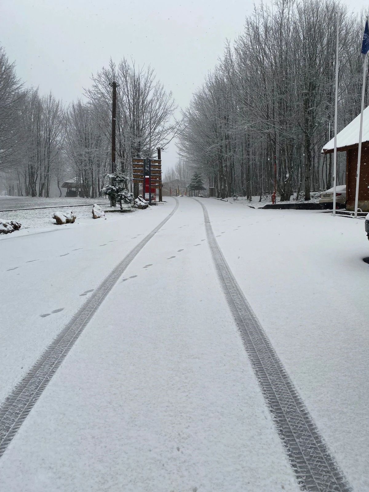 KARTEPE'YE LAPA LAPA KAR YAĞIYOR