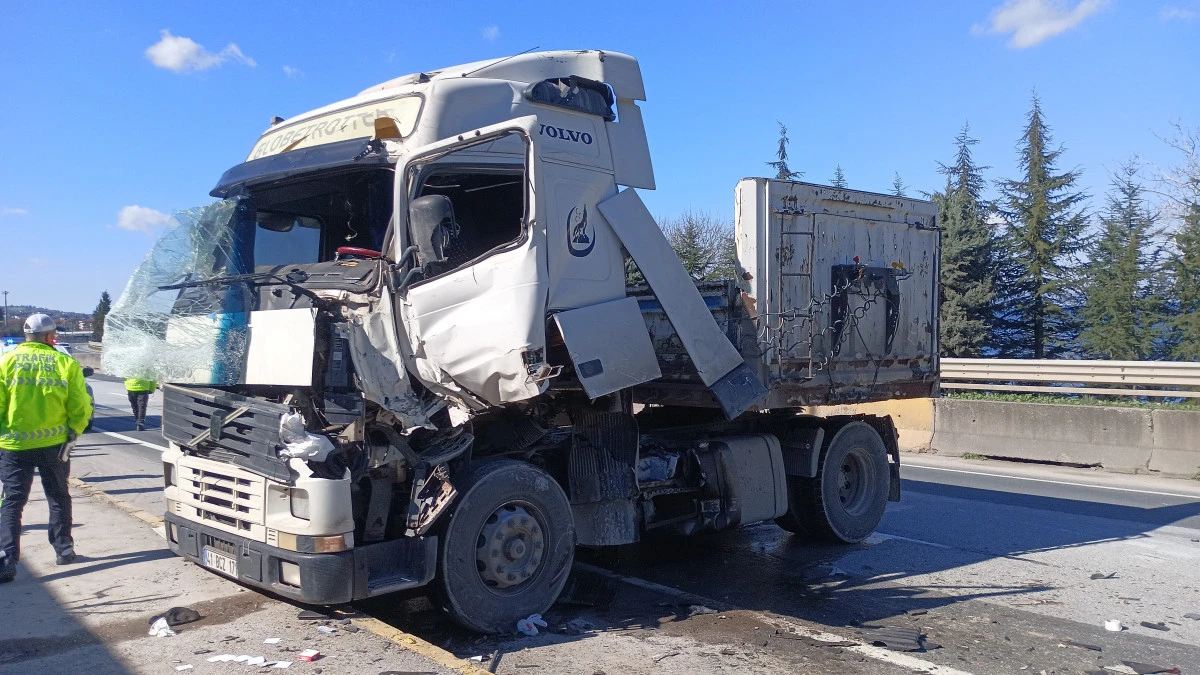 KAZADAN KA&Ccedil;ARKEN TIRLAR &Ccedil;ARPIŞTI, BİRİ MAKASLADI: 1 YARALI