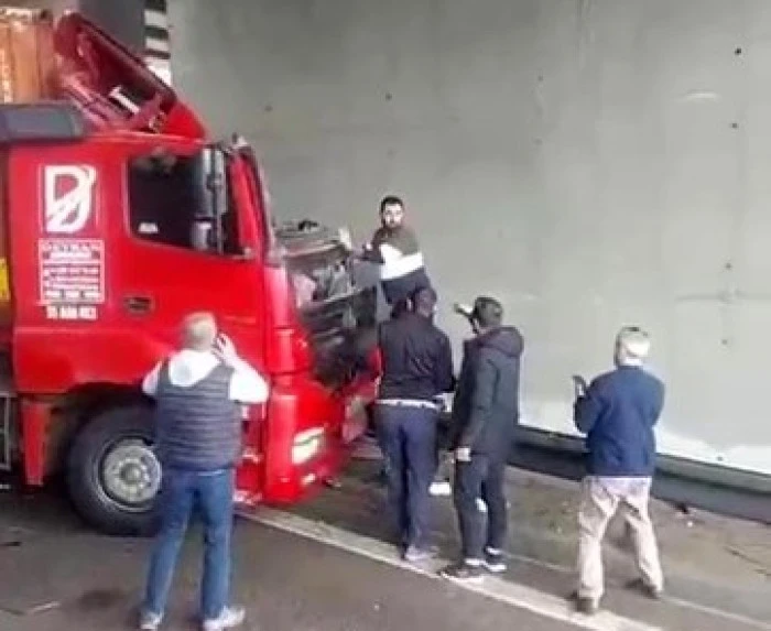 KENDİ KULLANDIĞI TIRIN ALTINDA CAN VERDİ