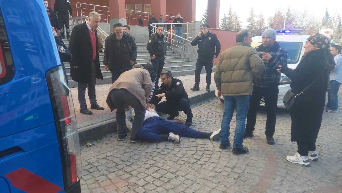 KENDİSİNE İSTİSMARDA BULUNDUĞUNU İDDİA ETTİĞİ ŞAHSI ADLİYE &Ouml;N&Uuml;NDE KALBİNDEN BI&Ccedil;AKLADI