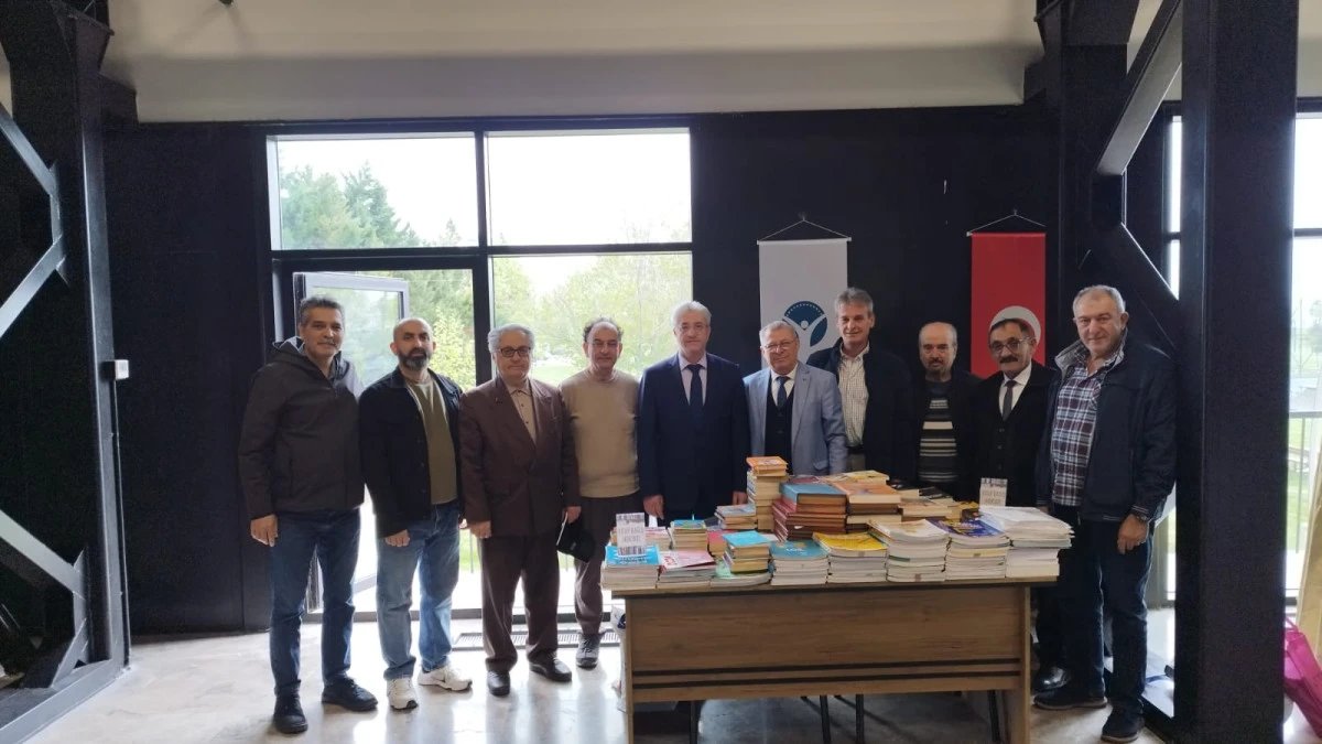 KOCAELİ KENT KONSEYİ EMEKLİ MECLİSİ'NDEN ANLAMLI KİTAP BAĞIŞI