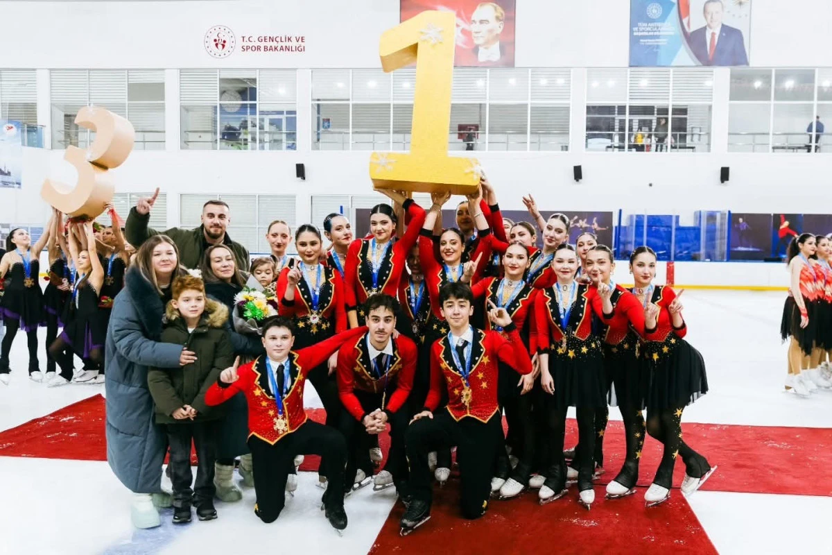 KOCAELİ TAKIMLARI, SENKRONİZE BUZ PATENİNDE K&Uuml;RS&Uuml;Y&Uuml; KAPTIRMADI