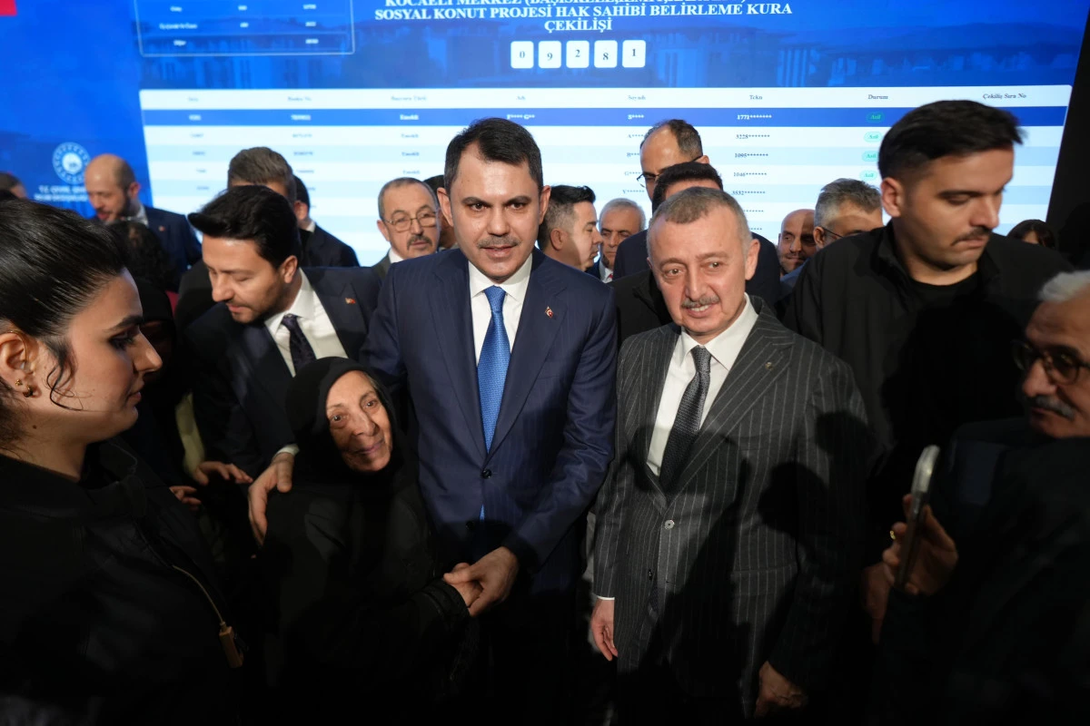 KOCAELİ'DE 10 BİN 340 SOSYAL KONUTUN KURA &Ccedil;EKİMİ BAKAN KURUM'UN KATILIMIYLA YAPILDI