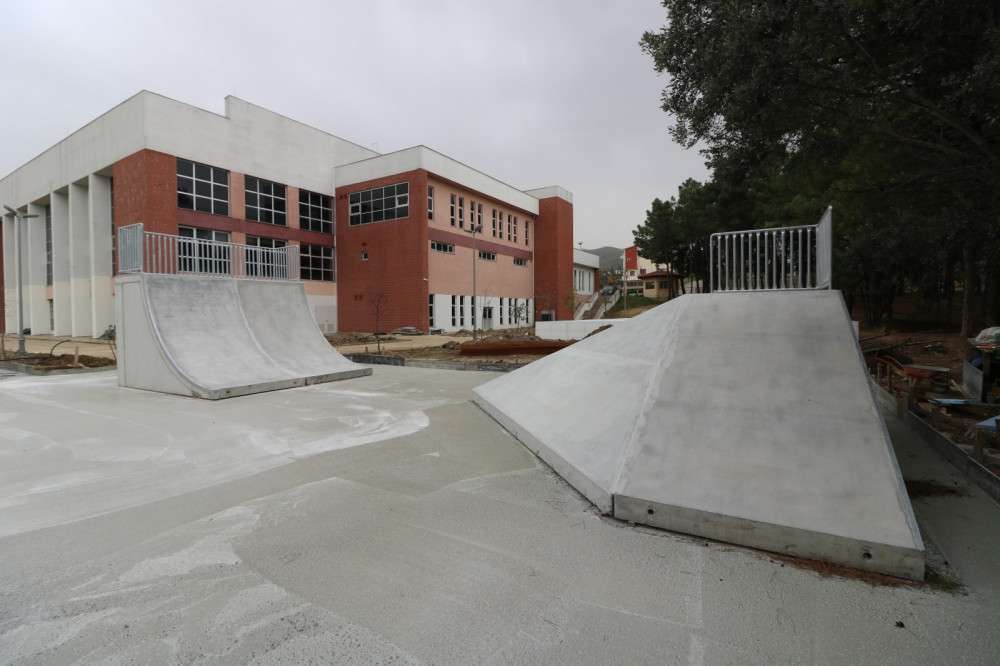 KOCAELİ'NİN İLK SENTETİK BUZ PİSTİ TAMAMLANIYOR