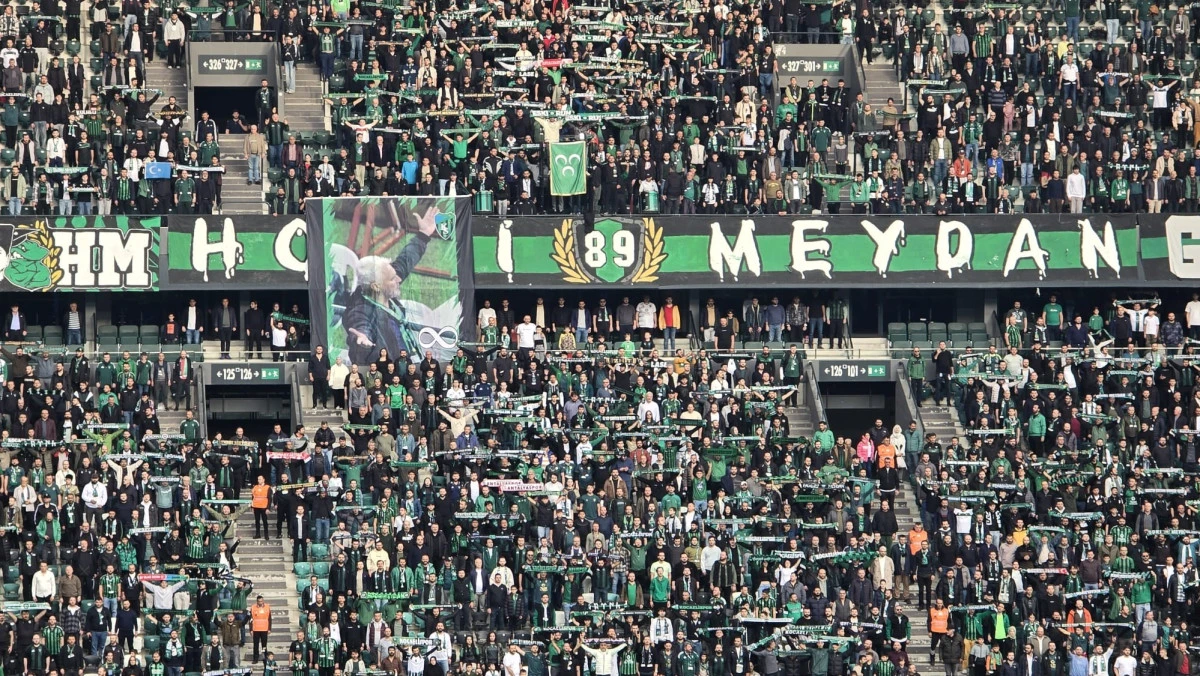 KOCAELİSPOR, GRİ KORAY'I UNUTMADI