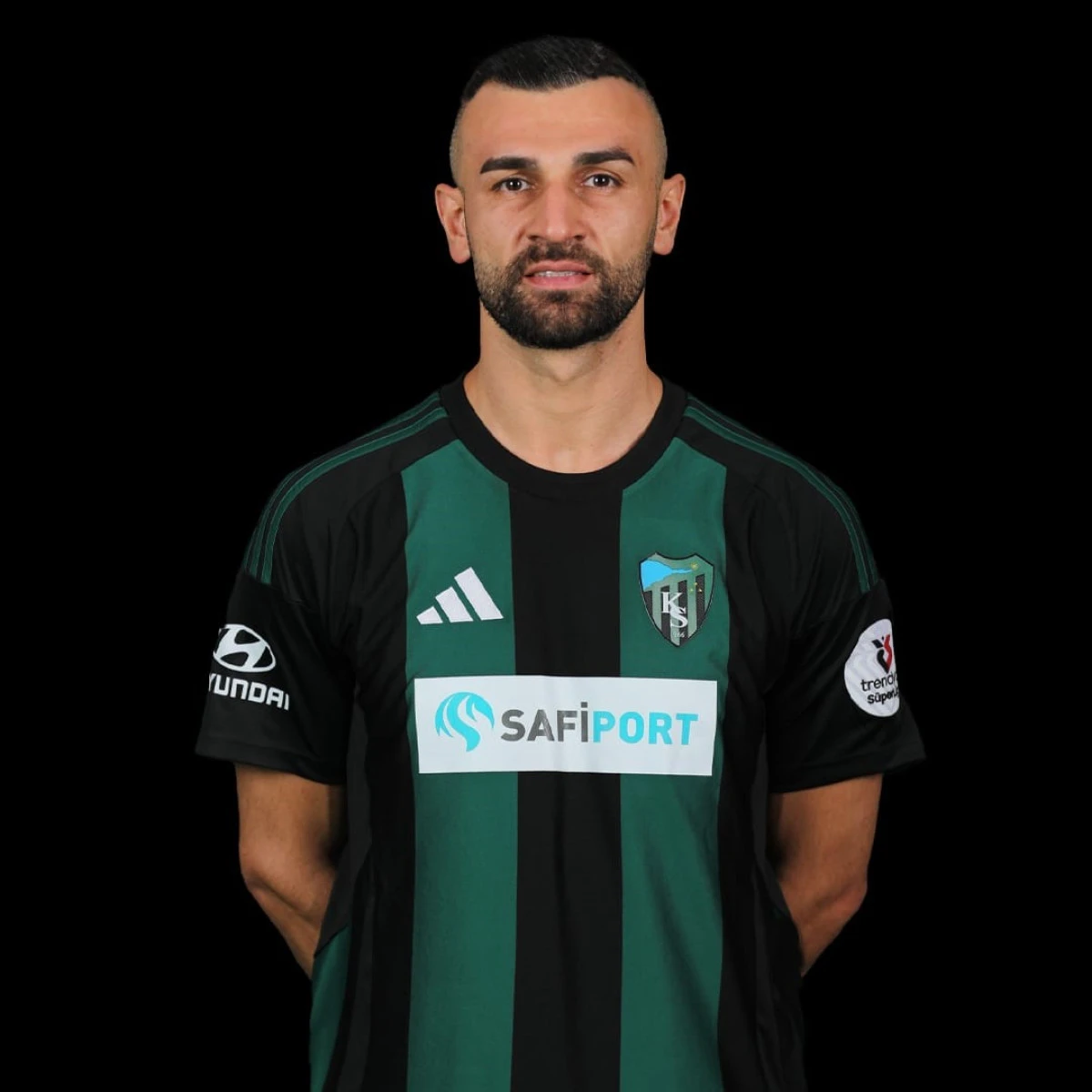 KOCAELİSPORLU OYUNCU SERDAR DURSUN CAMİADAN ÖZÜR DİLEDİ