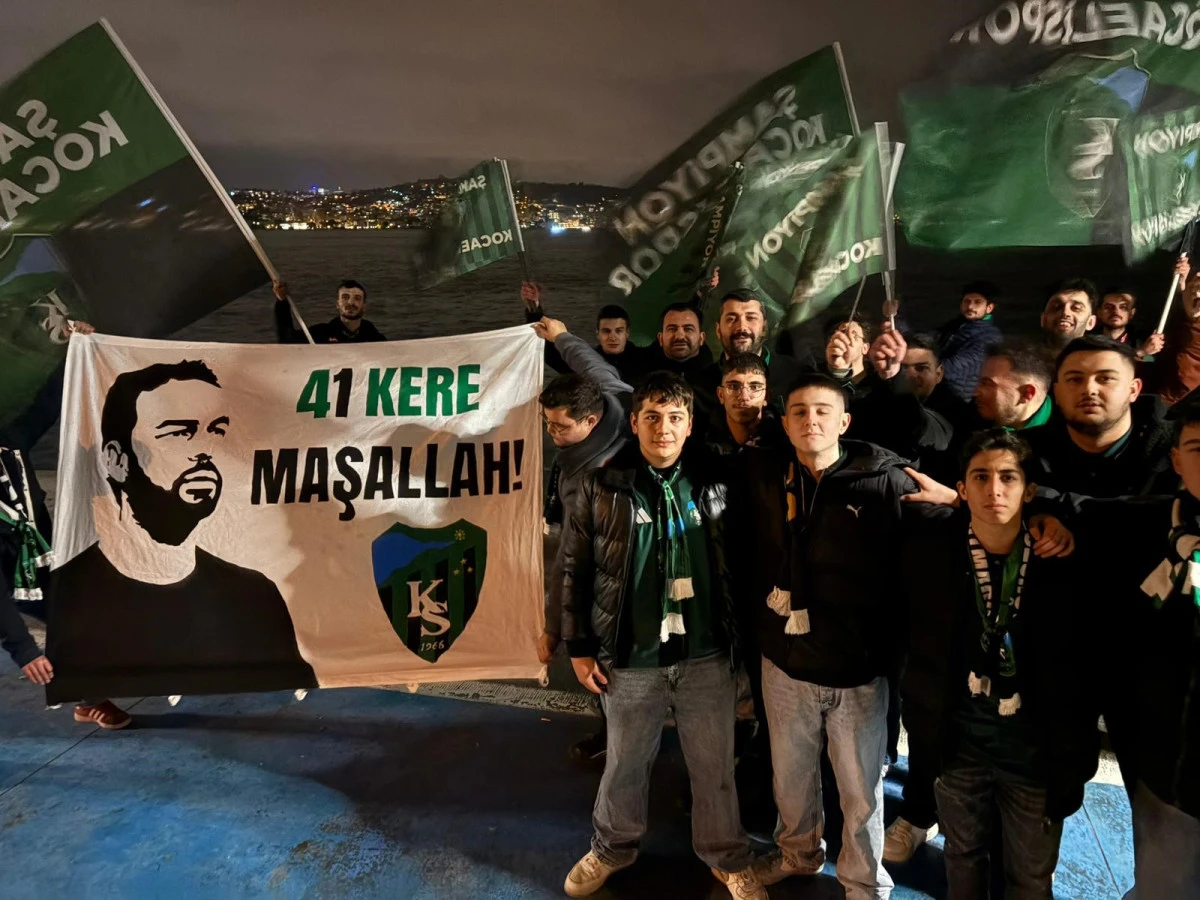 KOCAELİSPORLU TARAFTARLARDAN, SEL&Ccedil;UK İNAN'A 41. YAŞ S&Uuml;RPRİZİ