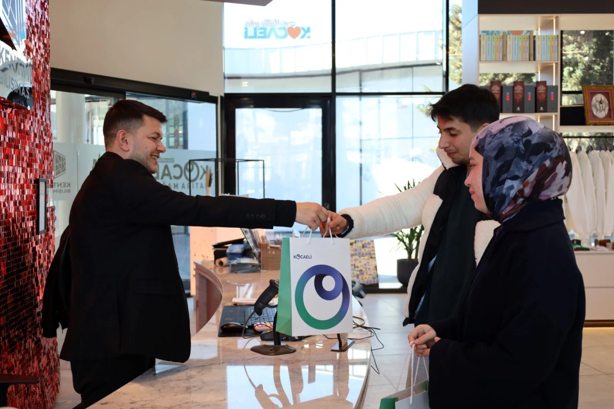 KOCAELİ&rsquo;YE &Ouml;ZG&Uuml; &Uuml;R&Uuml;NLER HATIRA MAĞAZASI&rsquo;NDA