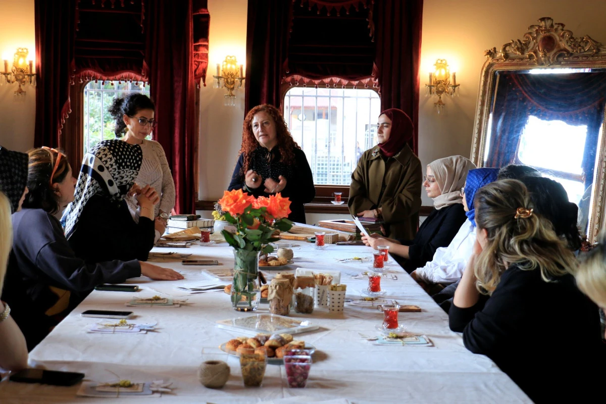 KONAK GÜLLERİNİN KÂĞITTAKİ İZLERİ BÜYÜLEDİ