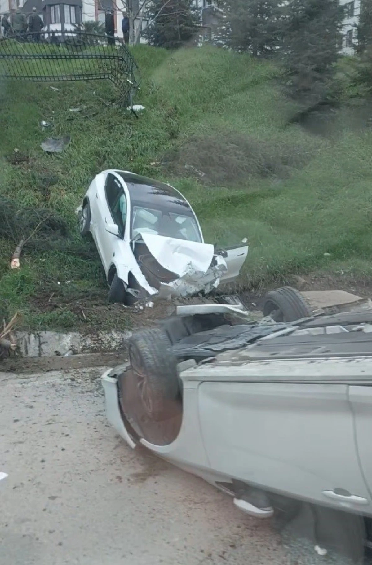 KONTROLDEN &Ccedil;IKAN ELEKTRİKLİ ARA&Ccedil; OTOPARKI SAVAŞ ALANINA &Ccedil;EVİRDİ