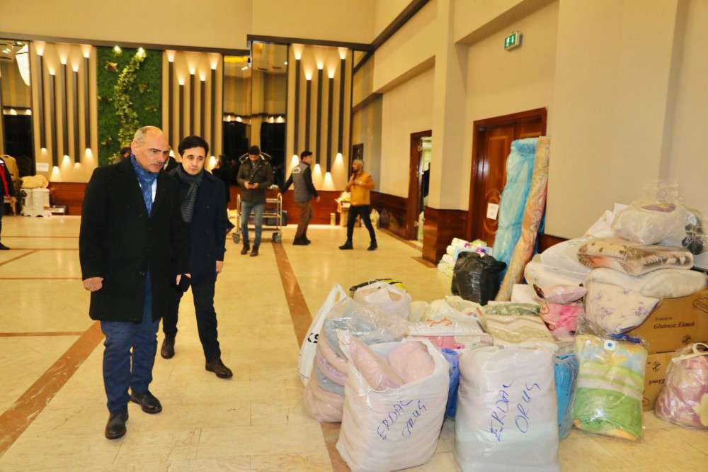 KÖRFEZLİLER DEPREMZEDELERİN YARDIMINA KOŞUYOR