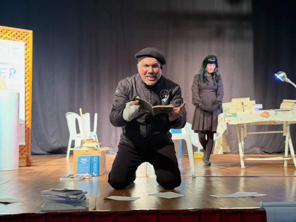 K&Uuml;T&Uuml;PHANELER HAFTASI&rsquo;NDA &Ouml;ĞRENCİLERE TİYATRO KEYFİ