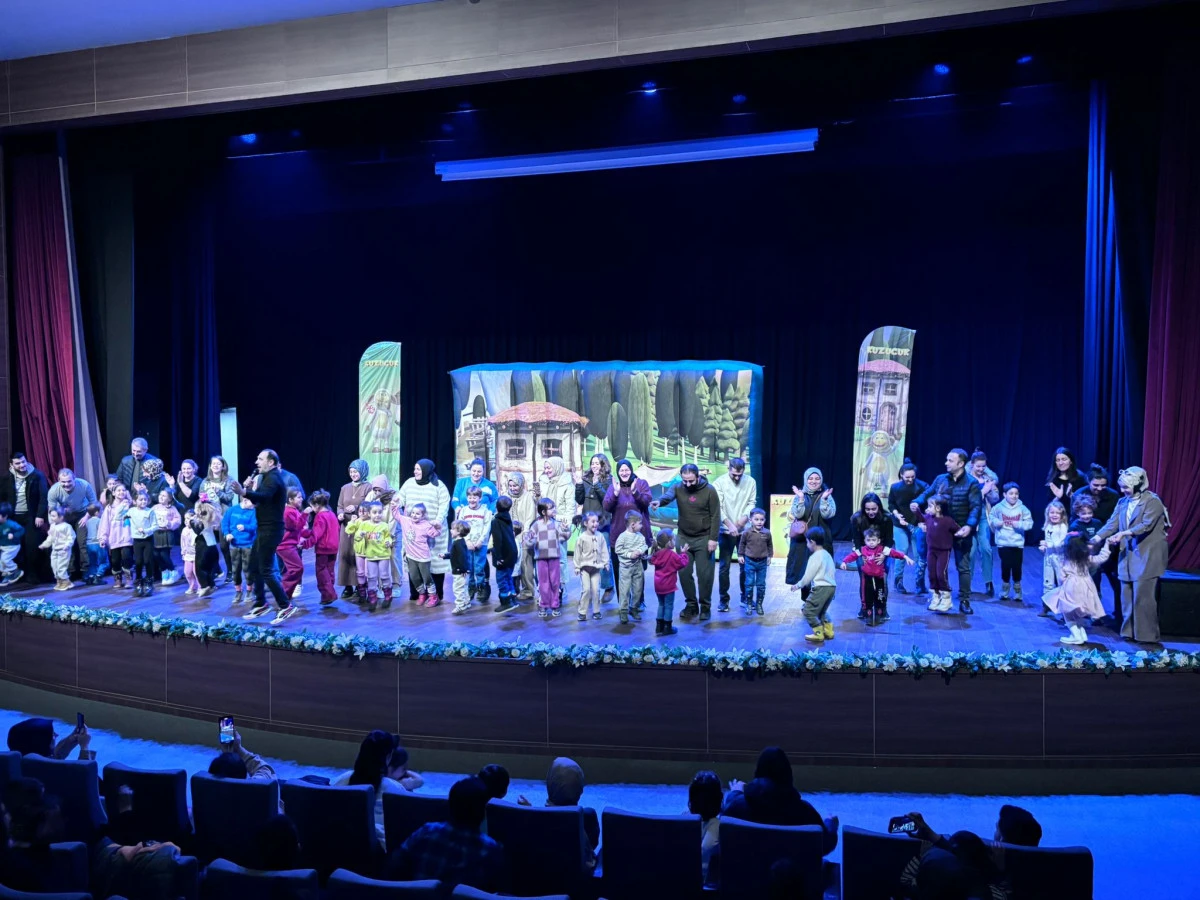 KUZUCUK M&Uuml;ZİKALİ BAŞİSKELELİ MİNİKLERİ ŞENLENDİRDİ