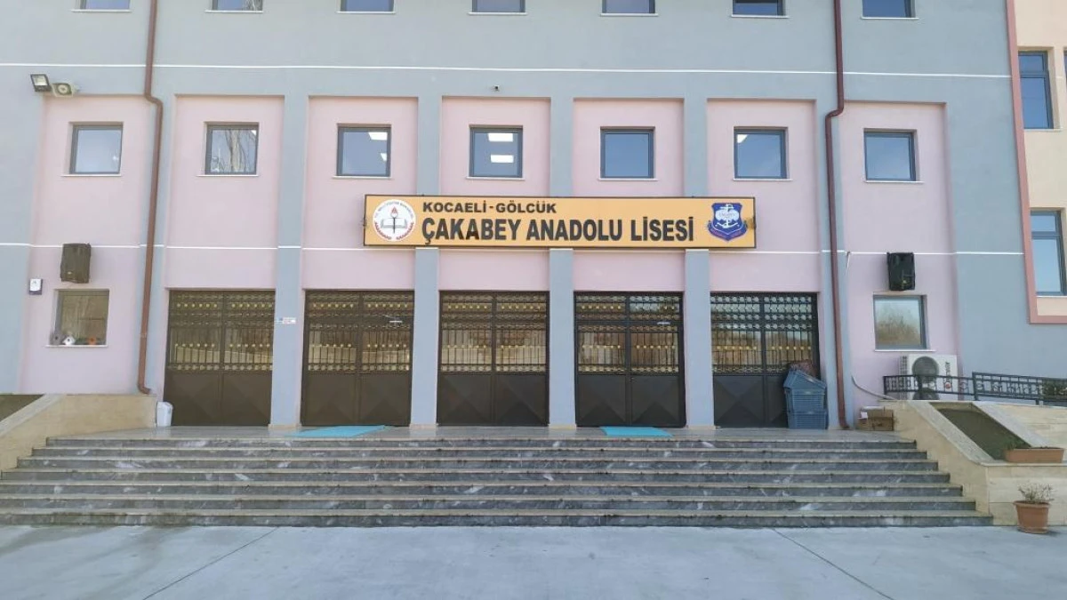 LİSE ÖĞRENCİ OKULUN CAMINDAN ATLAYARAK İNTİHAR ETTİ