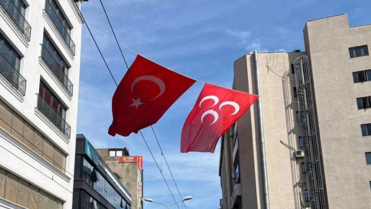 MHP KOCAELİ&rsquo;DEN EŞ ZAMANLI HAREKET 12 İL&Ccedil;E BAYRAKLARLA DONATILACAK