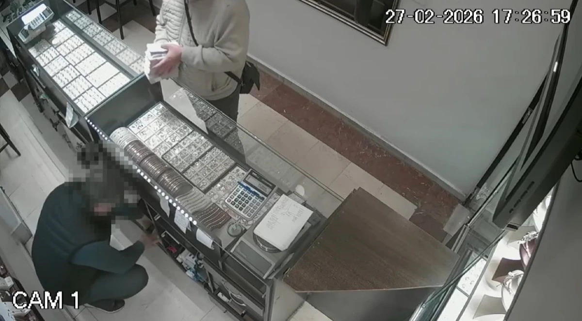 &Ouml;LD&Uuml;RD&Uuml;Ğ&Uuml; KADININ 3 ALTIN BİLEZİĞİNİ BOZDURUP PARAYI B&Ouml;YLE TESLİM ALDI