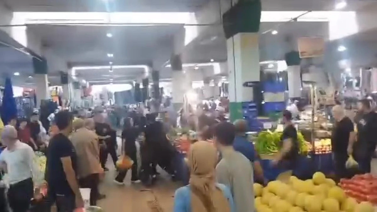 PAZARCI ESNAFI TARAFINDAN KIZININ YANINDA DARP EDİLDİ