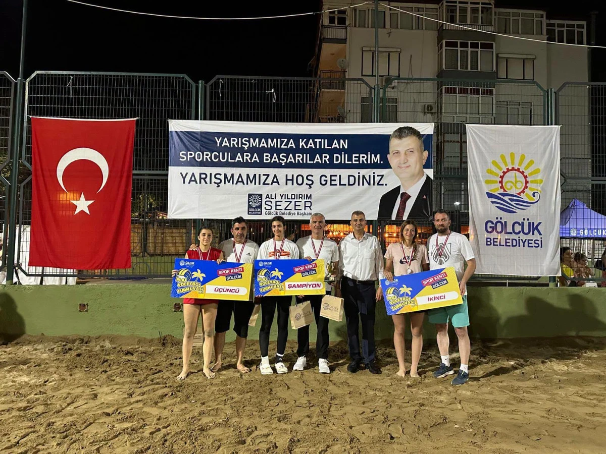 Plaj Voleybolunda Minik Sporculardan B&uuml;y&uuml;k M&uuml;cadele