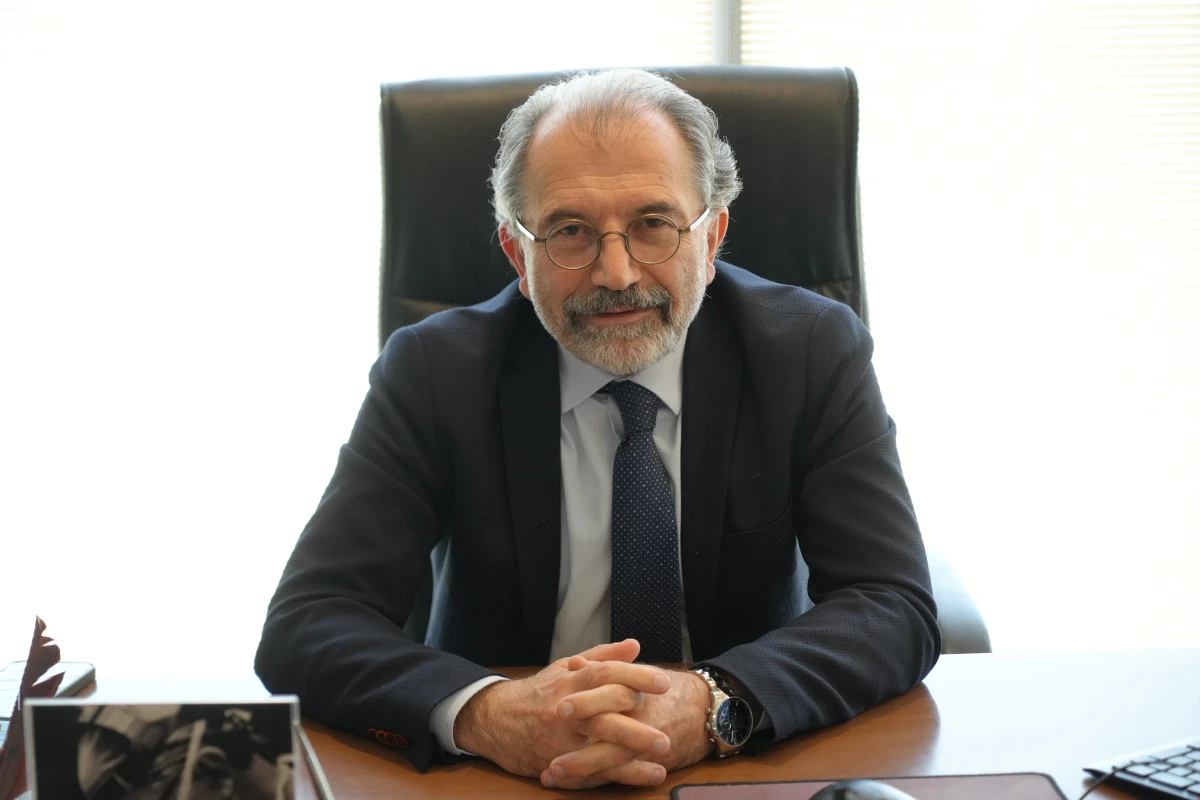 PROF. DR. AKBAŞ'TAN BÜYÜK BAŞARI: 2 BİNİNCİ KALP AMELİYATI GERİDE KALDI