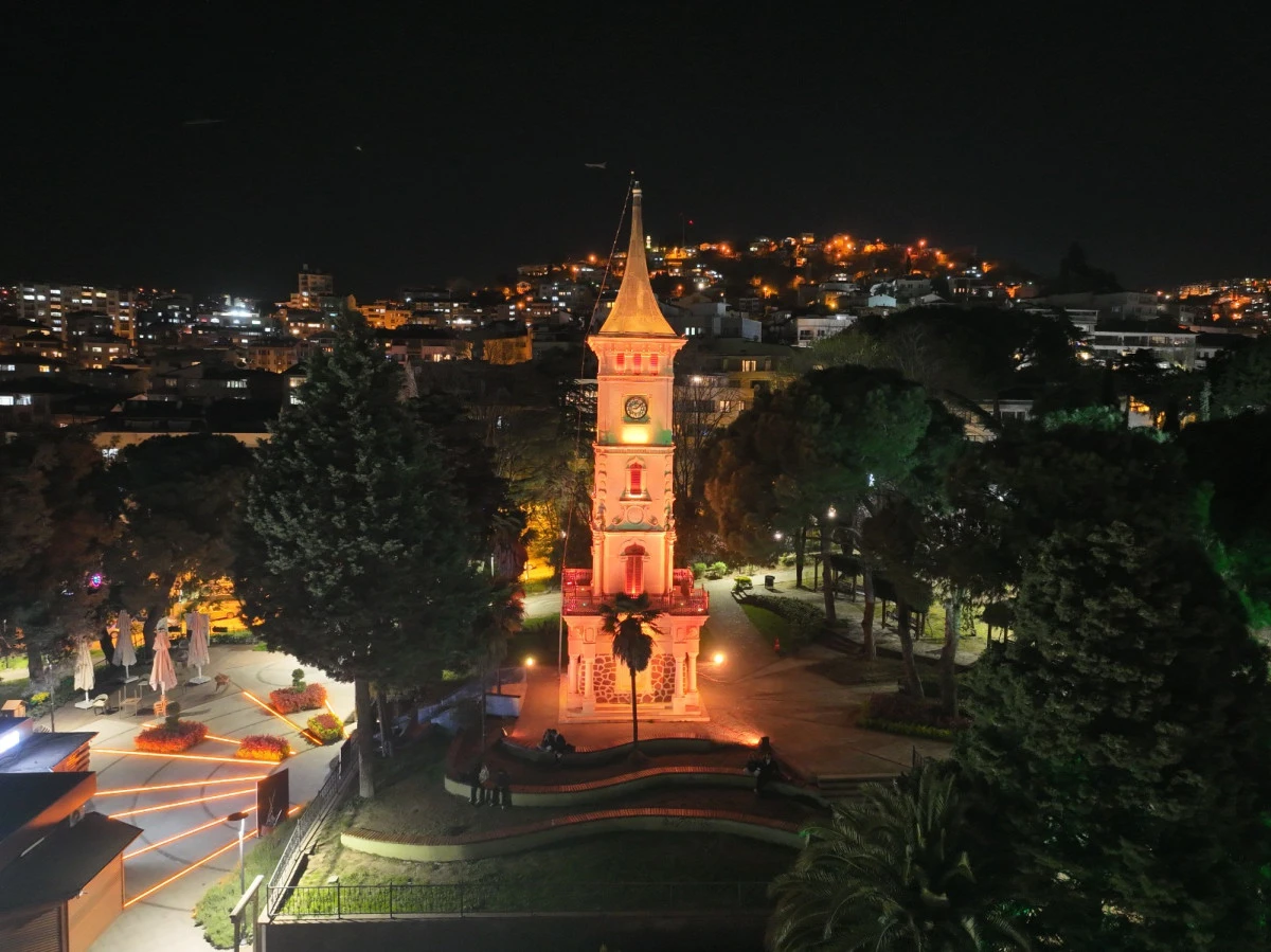 SAAT KULESİ G&Uuml;ND&Uuml;Z BAŞKA GECE BAŞKA G&Uuml;ZEL