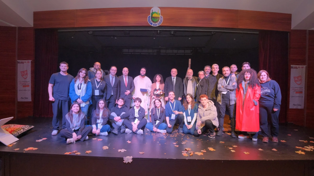 ŞEHİR TİYATROLARI&rsquo;NA İNEG&Ouml;L&rsquo;DE ALKIŞ YAĞMURU