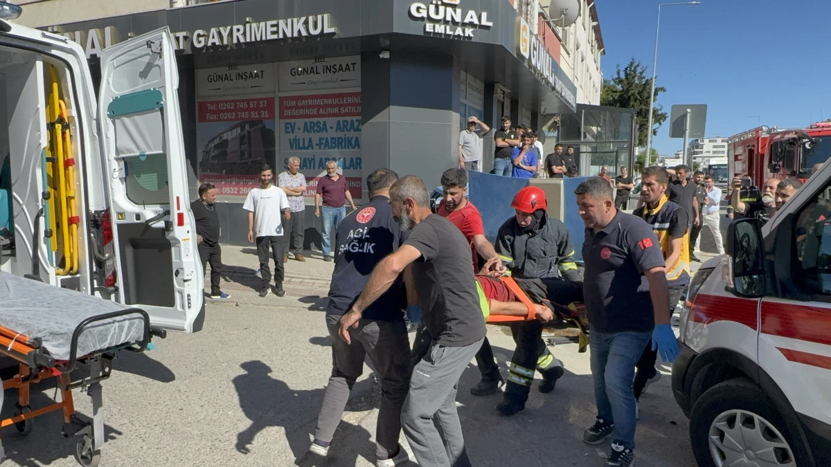 şerit değiştiren s&uuml;r&uuml;c&uuml; kaza yaptı: 3 yaralı