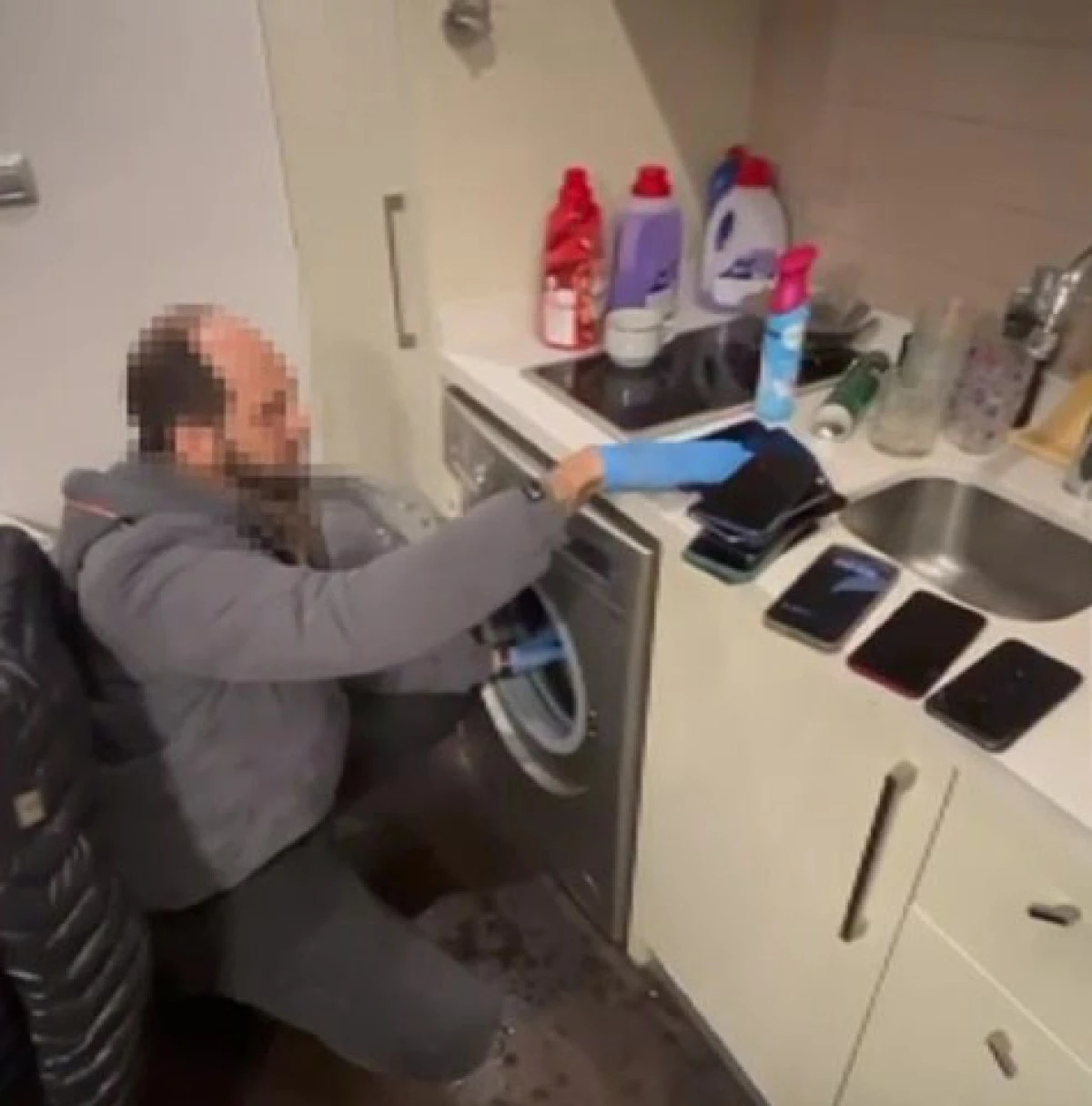 SİBER DOLANDIRICILARIN CEP TELEFONLARI &Ccedil;AMAŞIR MAKİNESİNDEN &Ccedil;IKTI