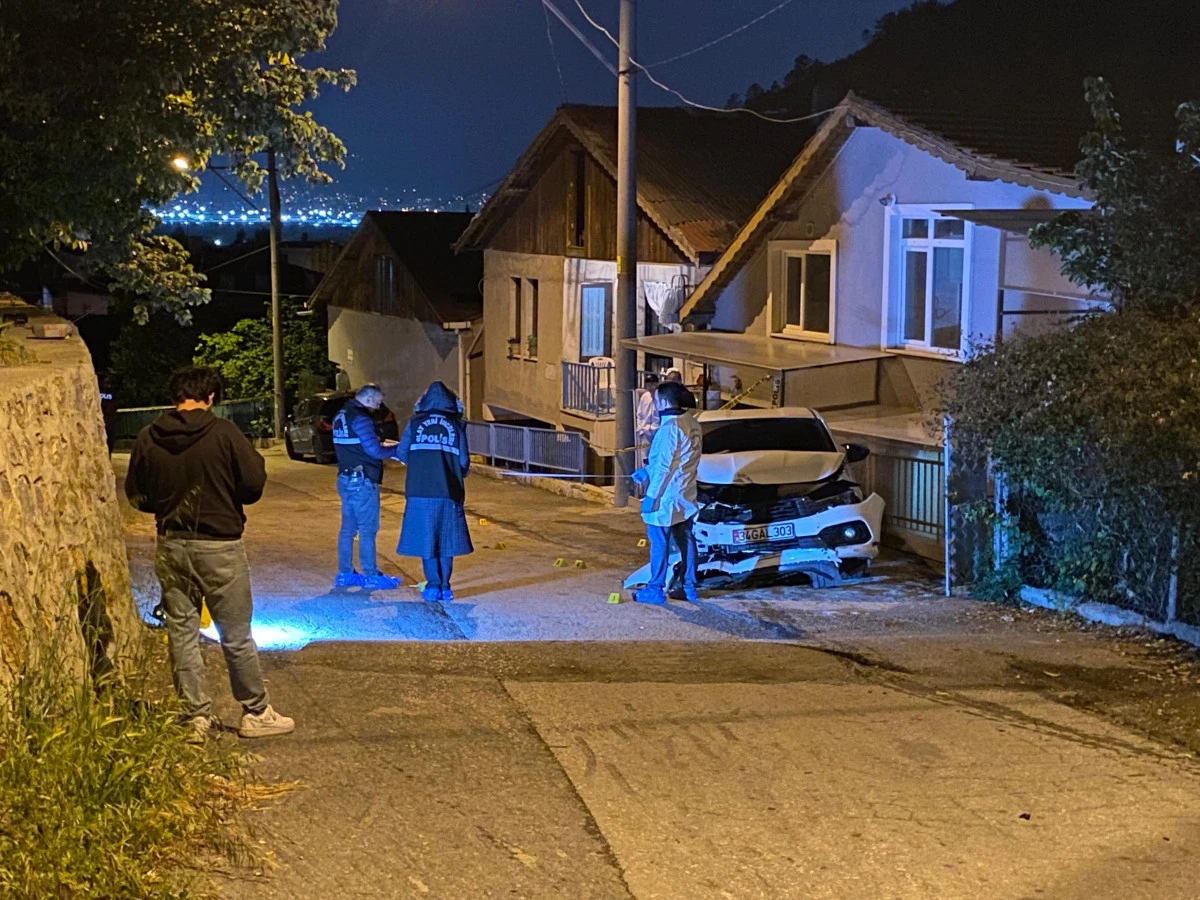 SÜRÜCÜNÜN İÇİNDE BULUNDUĞU OTOMOBİL KURŞUN YAĞMURUNA TUTULMUŞTU: 5 ŞÜPHELİ YAKALANDI