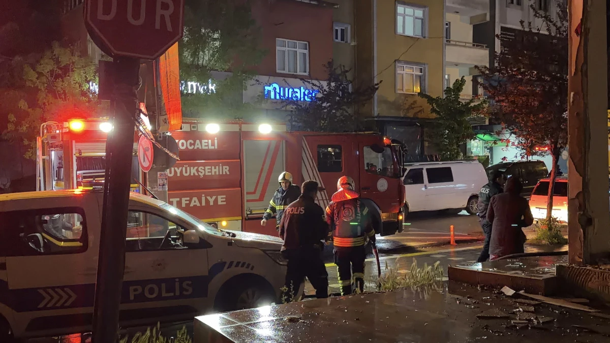  TAHLİYE EDİLEN BİNADA YAKILAN ATEŞ MAHALLEYİ AYAĞA KALDIRDI