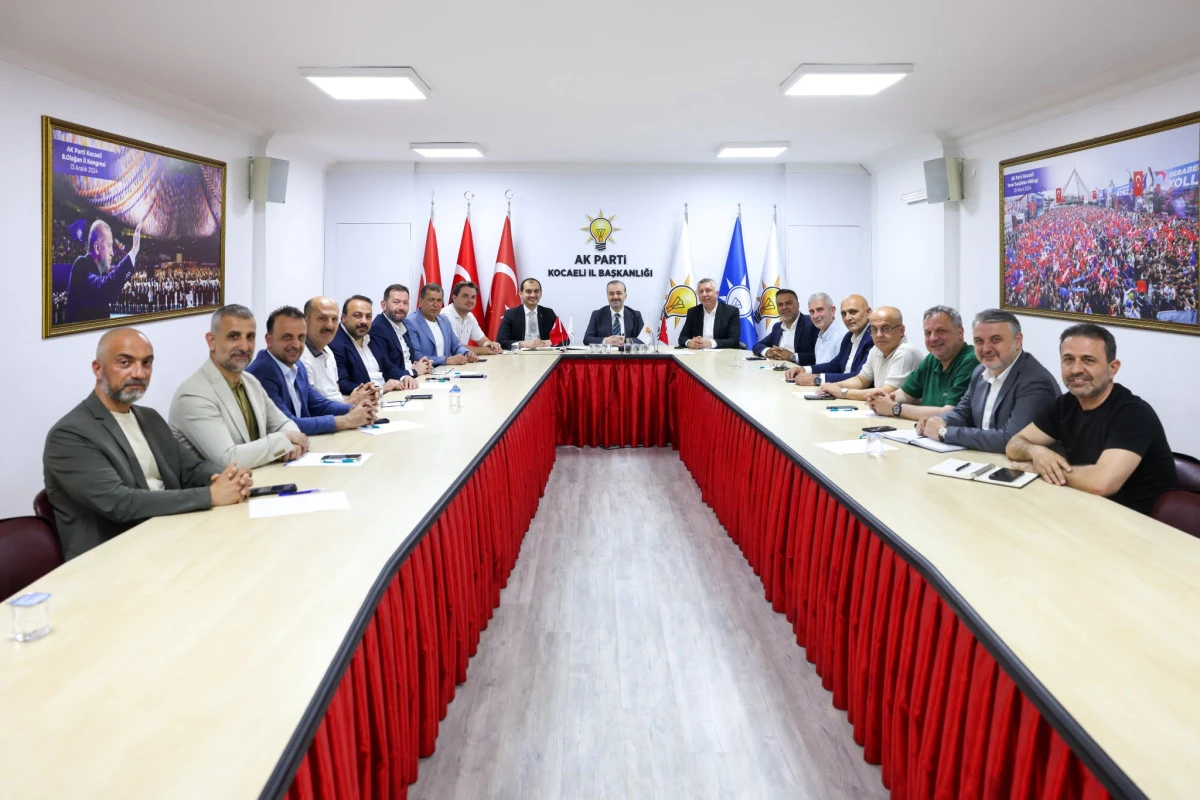 Talus İl&ccedil;e Başkanlarını Topladı