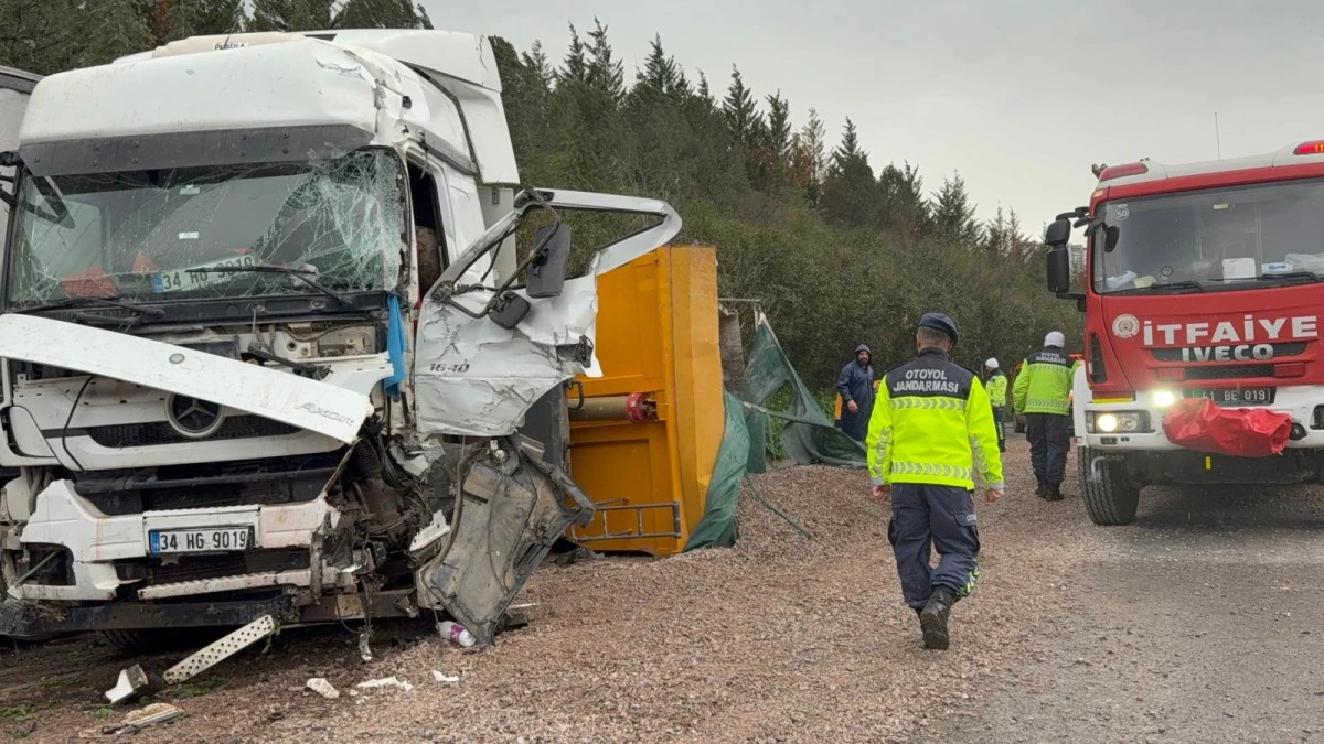 TEM'DE 4 ARA&Ccedil; KAZAYA KARIŞTI: 2 &Ouml;L&Uuml;