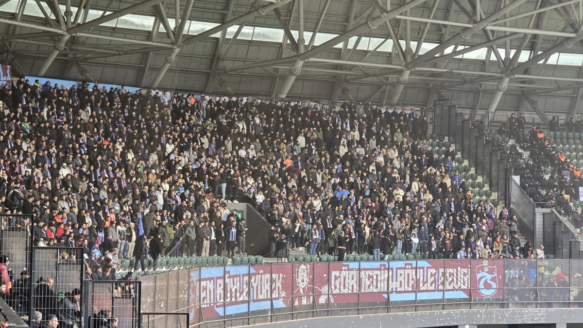 TRABZONSPOR TARAFTARI, KOCAELİ'DE TAKIMINI YALNIZ BIRAKMADI