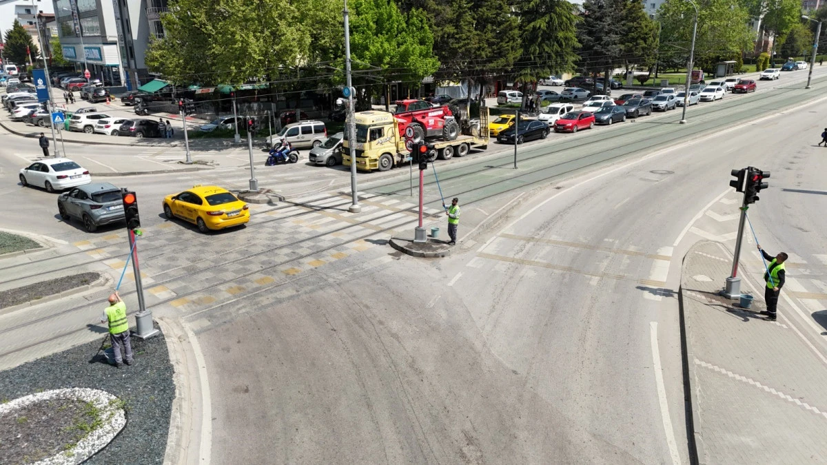 TRAFİK IŞIKLARI BAKIM VE ONARIMDAN GEÇİYOR
