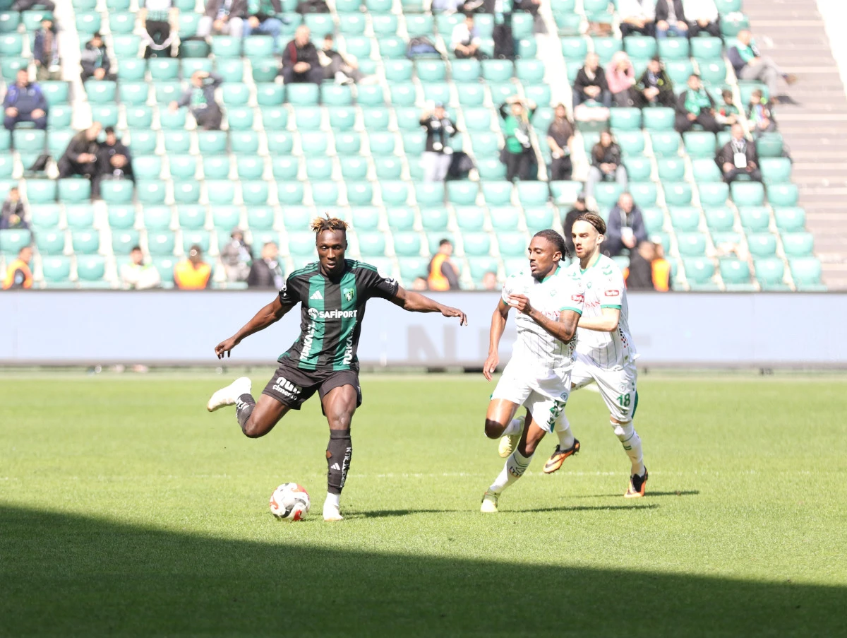 KOCAELİSPOR, SON DAKİKADA VERİLEN PENALTI İLE YIKILDI: 1-2