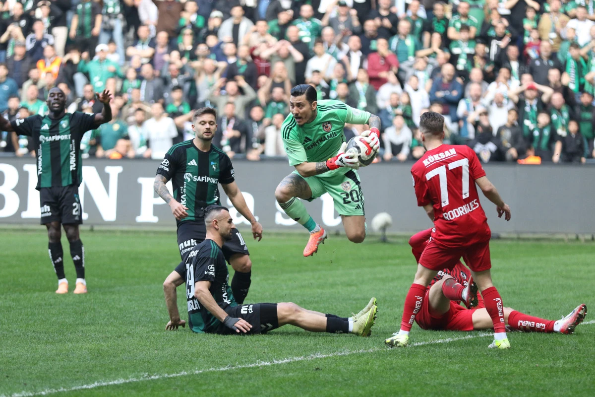 TRENDYOL S&Uuml;PER LİG: KOCAELİSPOR: 3 - GAZİANTEP FK: 0