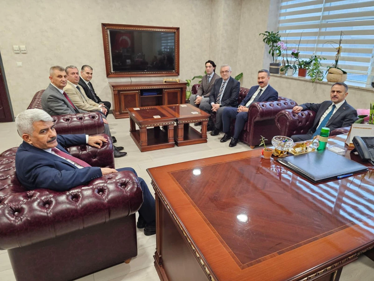 VALİ AKTAŞ G&Ouml;LC&Uuml;K İL&Ccedil;E SAĞLIK KURUMLARINI ZİYARET ETTİ