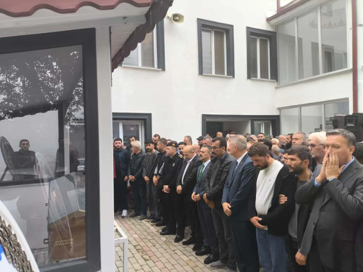 VALİ AKTAŞ, GÖLCÜK SOFULAR KÖYÜ MUHTARI NİHAT AYTAÇ’IN CENAZE NAMAZINA KATILDI