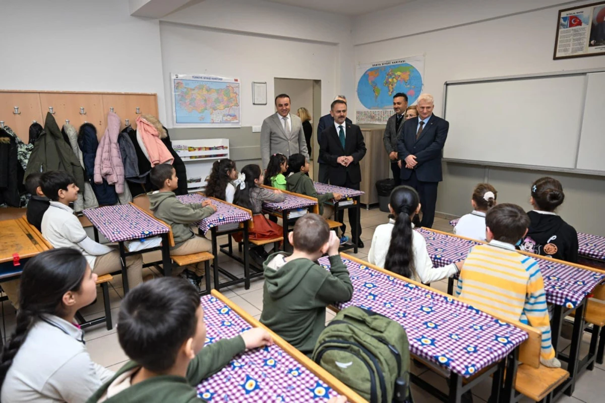 VALİ AKTAŞ  KARNELERİ VERDİ