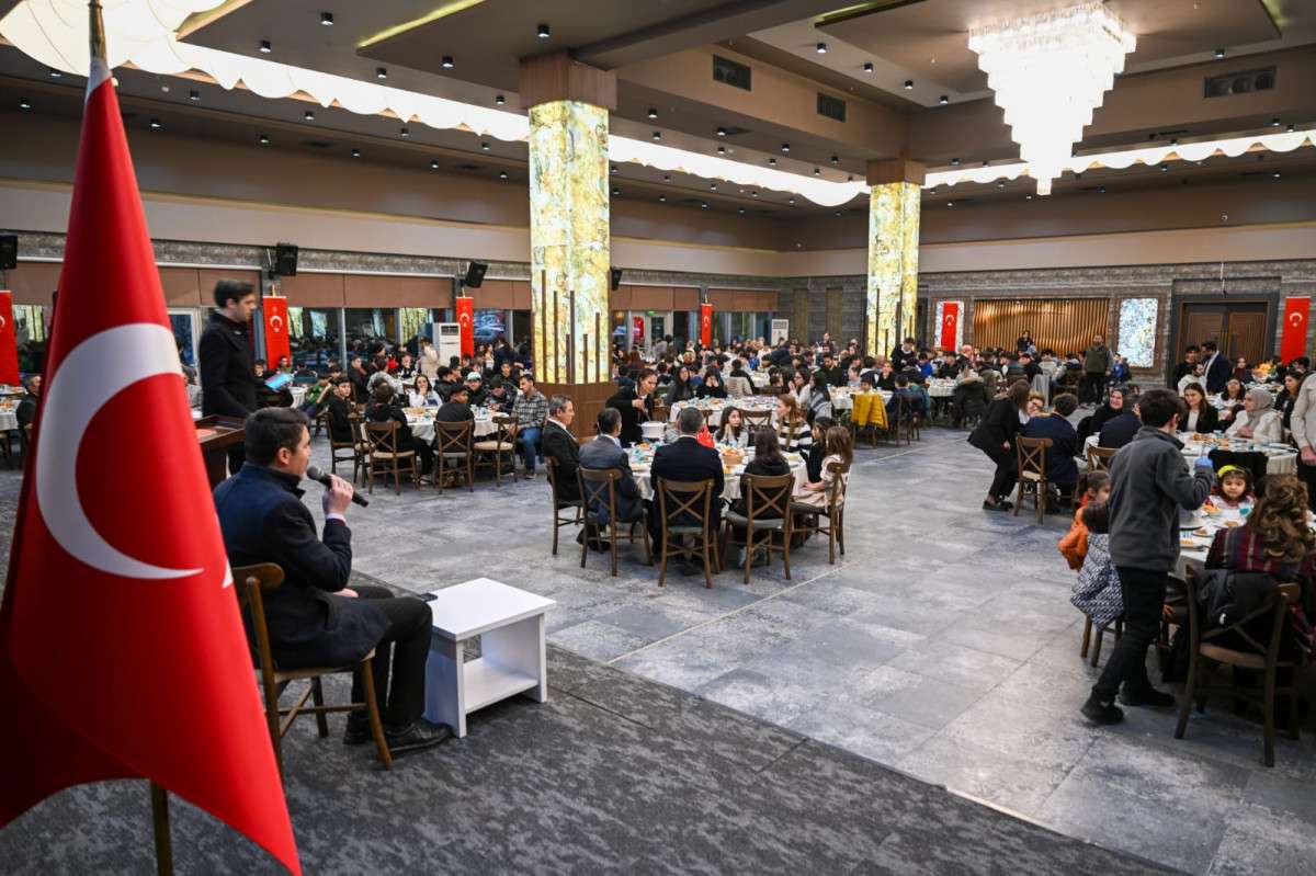 VALİ AKTAŞ VE BAŞKAN BÜYÜKAKIN  İFTARINI ÇOCUK EVLERİ SİTESİNDE KALAN ÇOCUKLARLA BİRLİKTE YAPTI